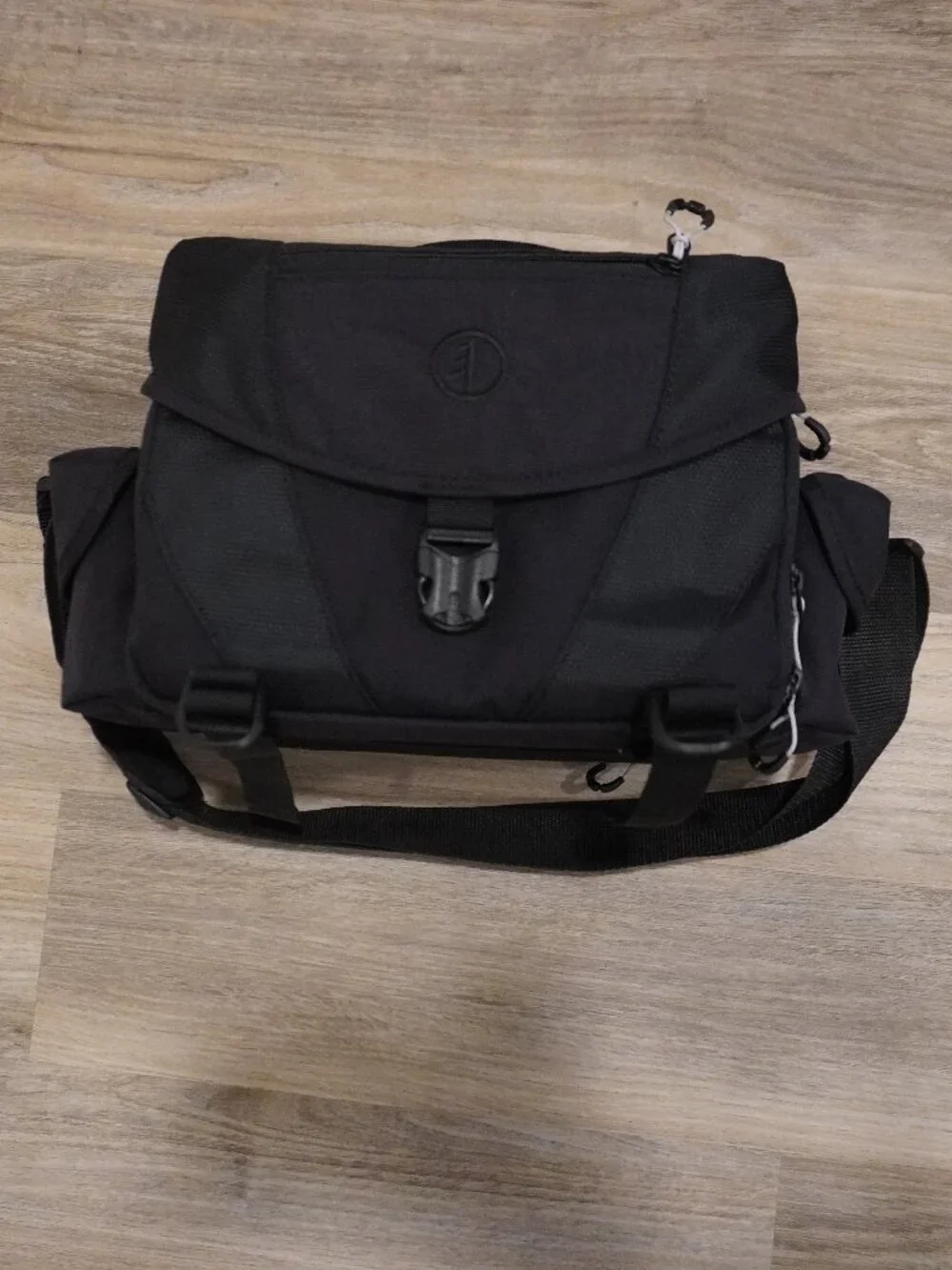 NWT Tamrac Stratus 6 shoulder camera bag (black)